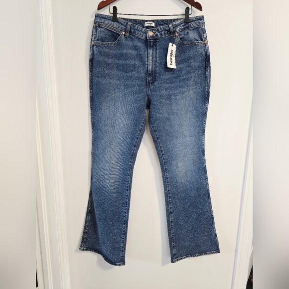 Wrangler Jeans High Rise Bootcut  Blue size 33 x 34 Waist 19" - Picture 11 of 11